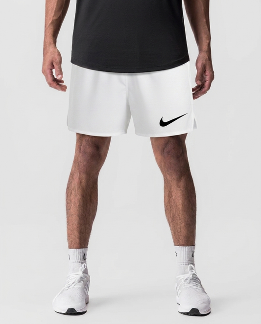 124 Short Novak NK Pro Logo Grande Blanca - estudio on-model