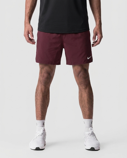 118 Short Essencial Novak Vinotinto NK - foto de estudio on-model