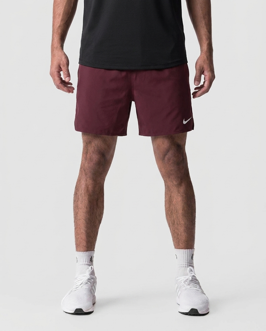 118 Short Essencial Novak Vinotinto NK - foto de estudio on-model