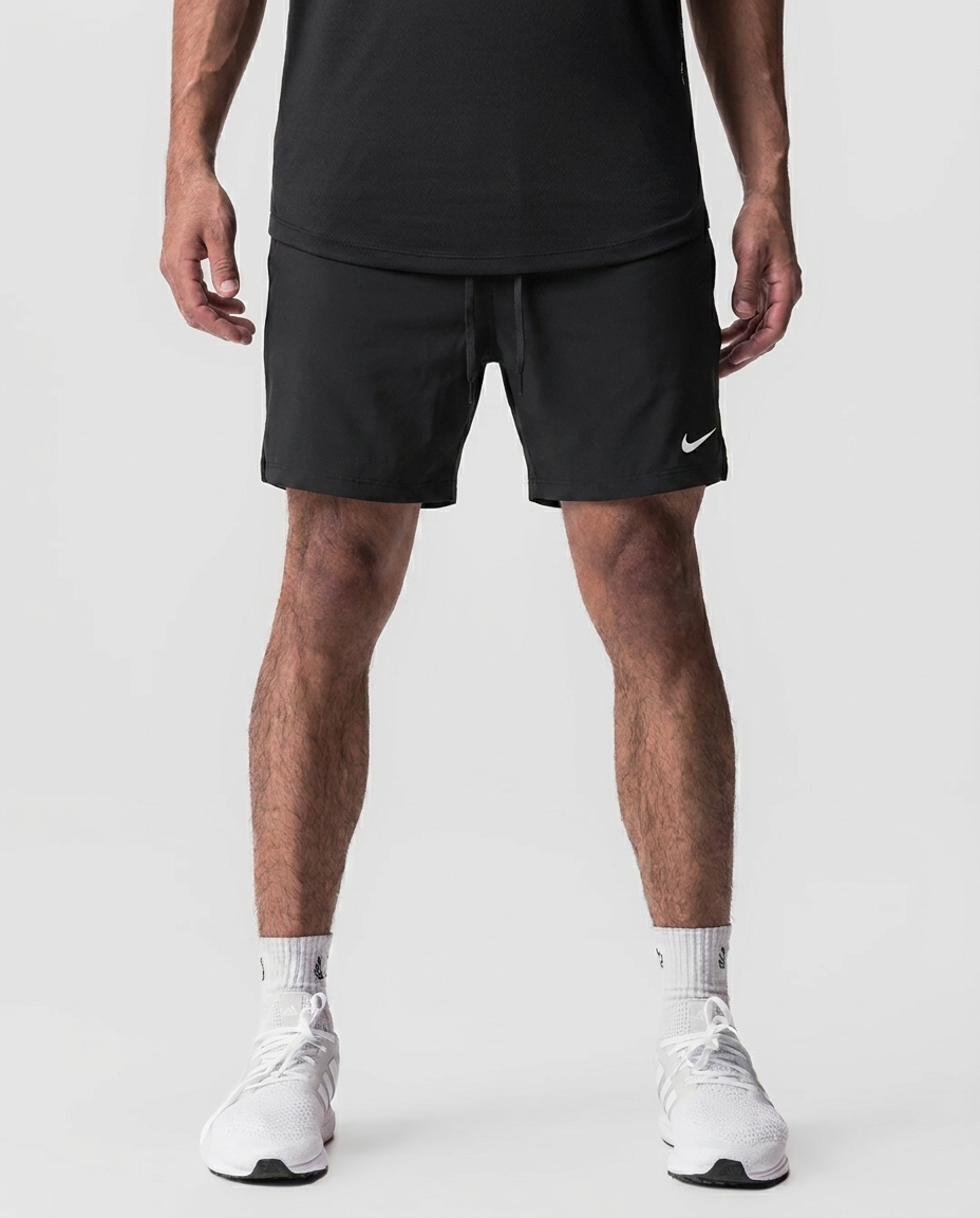 101 Short Essencial Burda Negro NK - foto de estudio on-model