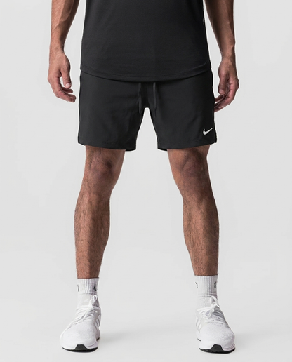 101 Short Essencial Burda Negro NK - foto de estudio on-model