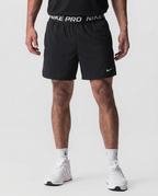 121 Short Novak NK Pro Negra - estudio on-model