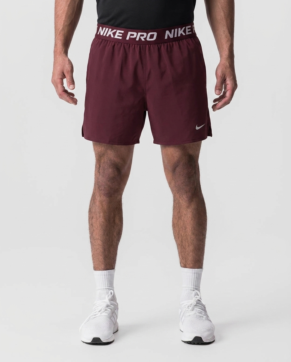 122 Short Novak NK Pro Vinotinto - estudio on-model