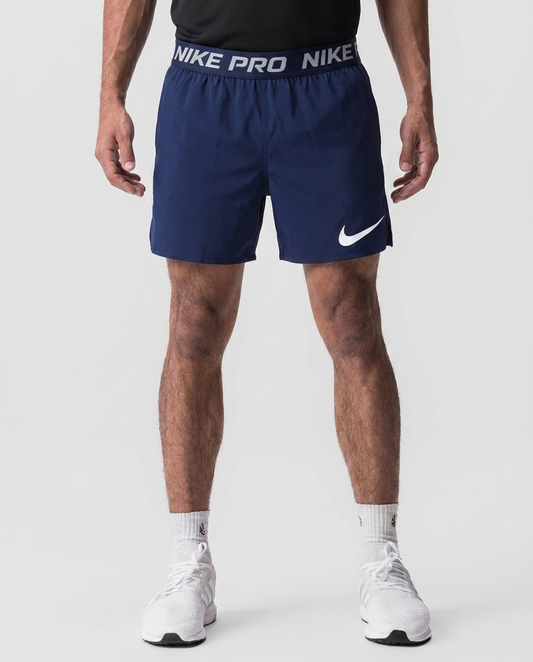 123 Short Novak NK Pro Logo Grande Azul Navy - estudio on-model