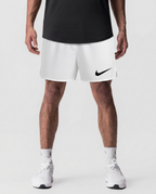 124 Short Novak NK Pro Logo Grande Blanca - estudio on-model