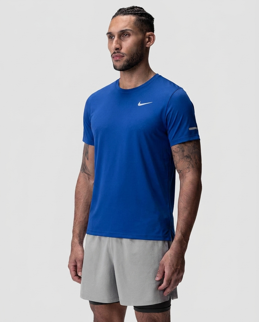 201 Camiseta Essencial Azul NK - frontal on-model