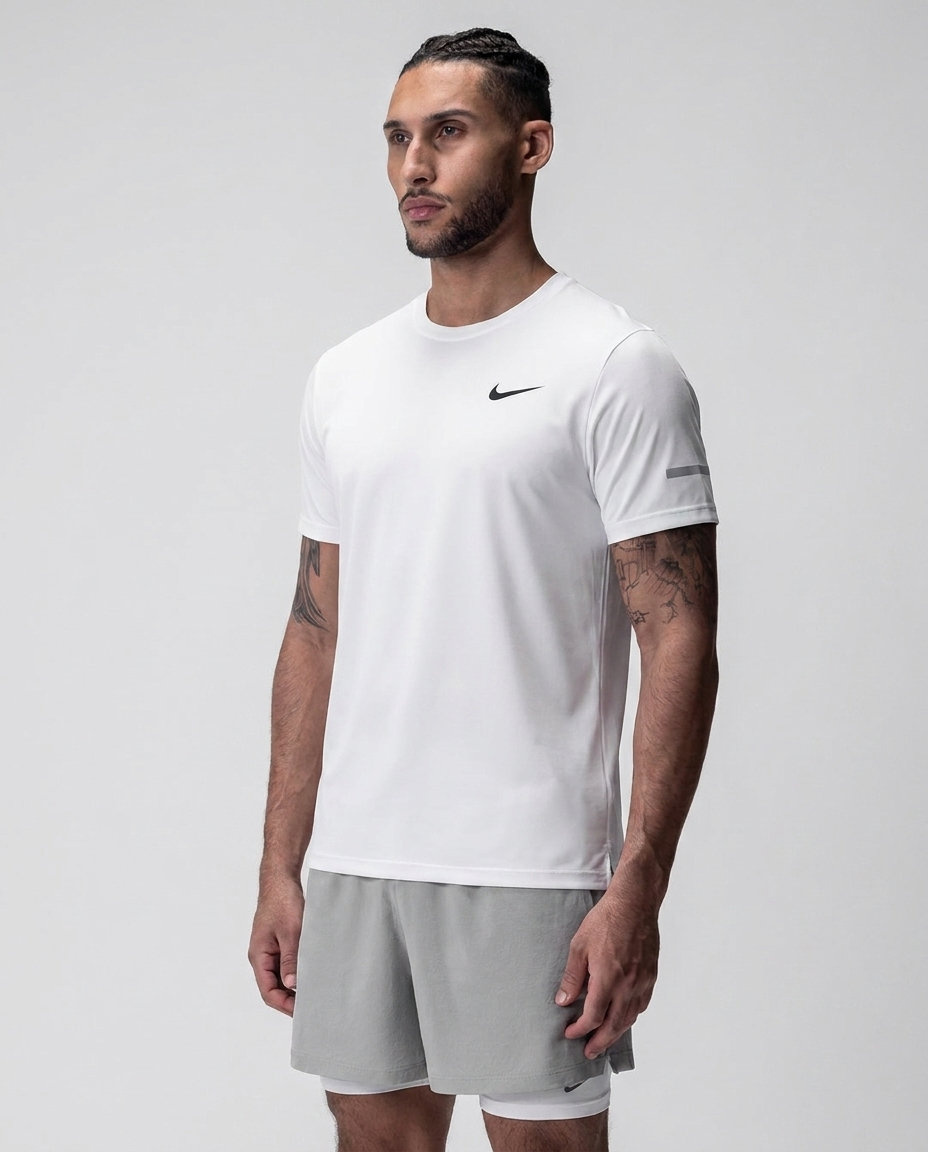 202 Camiseta Essencial Blanco NK - frontal on-model