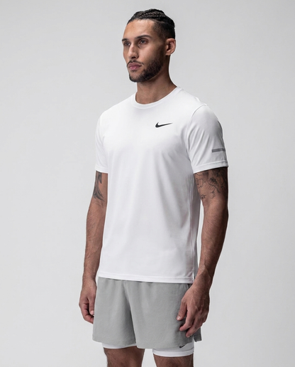 202 Camiseta Essencial Blanco NK - frontal on-model