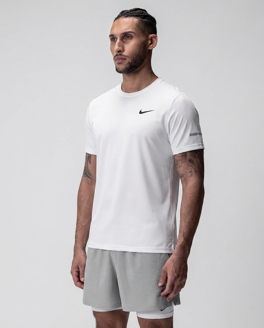 202 Camiseta Essencial Blanco NK - frontal on-model