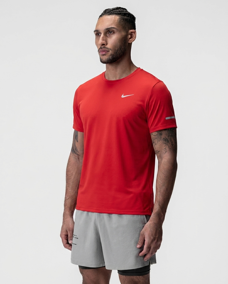 204 Camiseta Essencial Rojo NK - frontal on-model