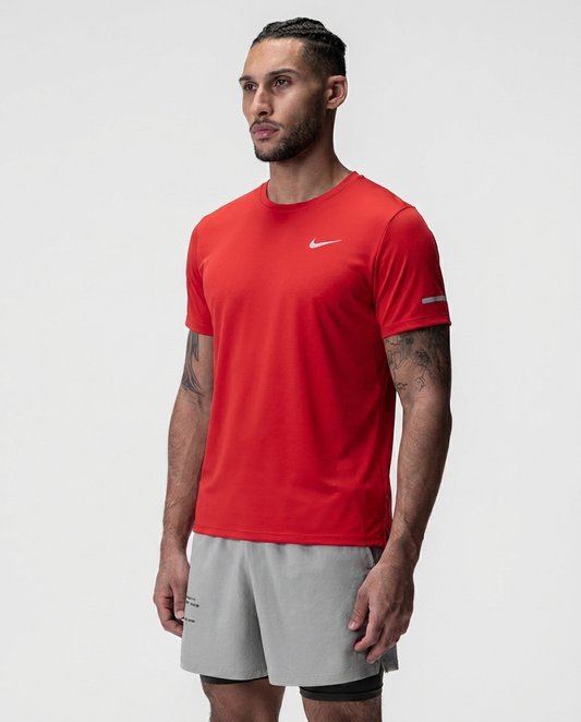 204 Camiseta Essencial Rojo NK - frontal on-model