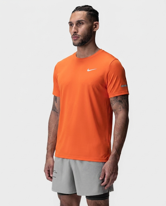 205 Camiseta Essencial Naranja NK - frontal on-model