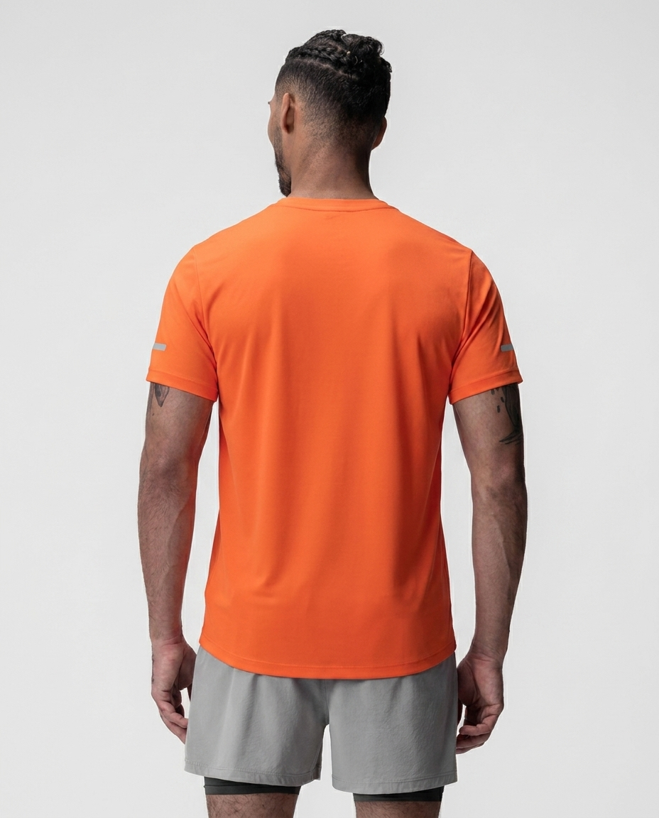 205 Camiseta Essencial Naranja NK - espalda on-model