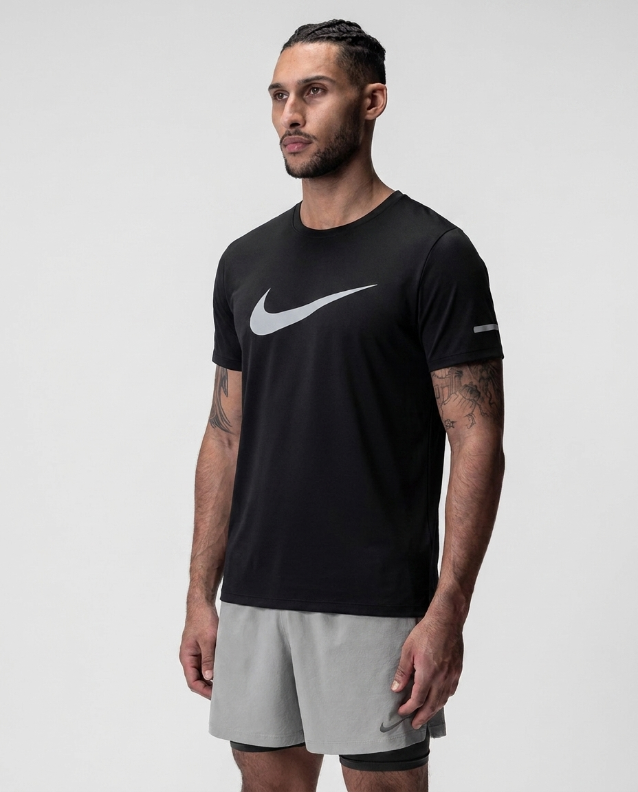 218 Camiseta Essencial Negro Logo Grande NK - frontal