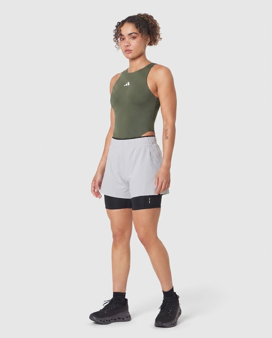 Body Verde Militar ADD - Vista frontal on-model