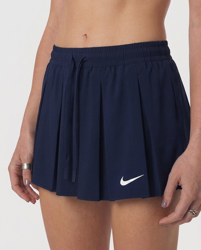 Falda Esencial Azul Navy Nike - Detalle macro de tela