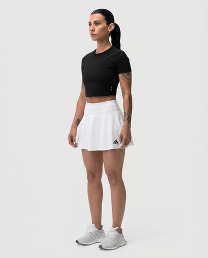 Falda Esencial Blanca Adidas - Vista frontal on-model