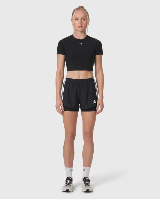 Short Dama Negro Adidas - Vista frontal on-model
