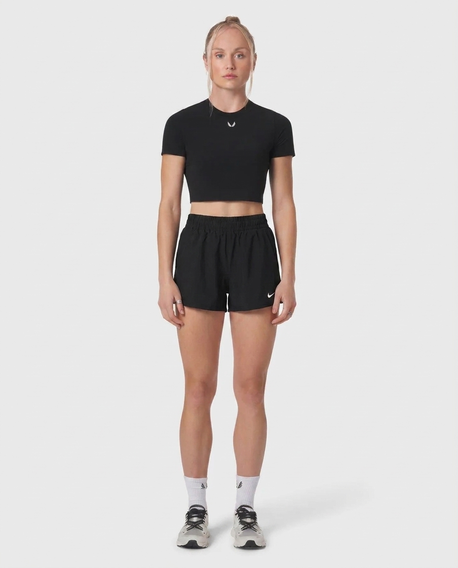 Short Essencial Dama Nike - Vista frontal on-model