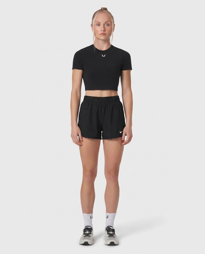 Short Essencial Dama Nike - Vista frontal on-model