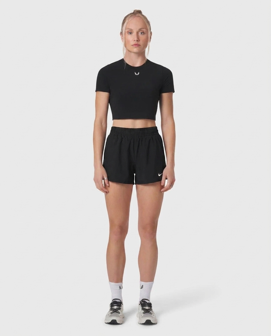 Short Essencial Dama Nike - Vista frontal on-model