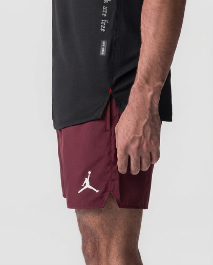 Short Essencial Novak Vinotinto Jordan — macro detalle