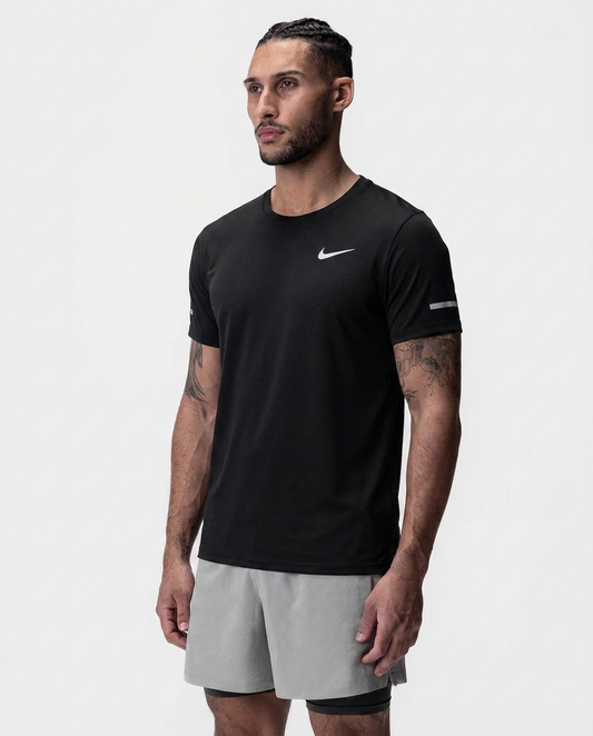 Camiseta Negra Nature - Frontal on-model