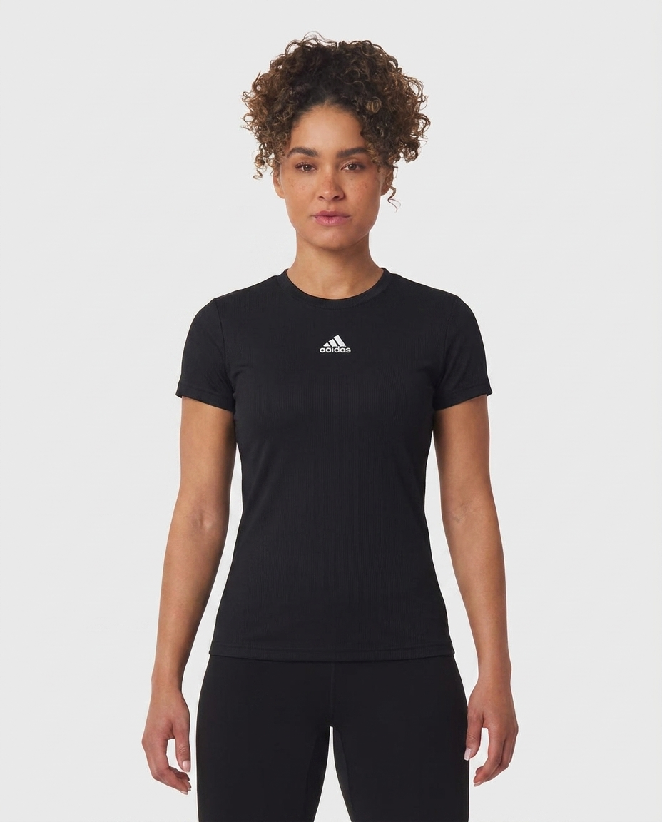 Camiseta Negra Dama Alum - Frontal on-model