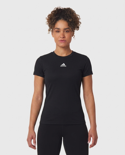 Camiseta Negra Dama Alum - Frontal on-model