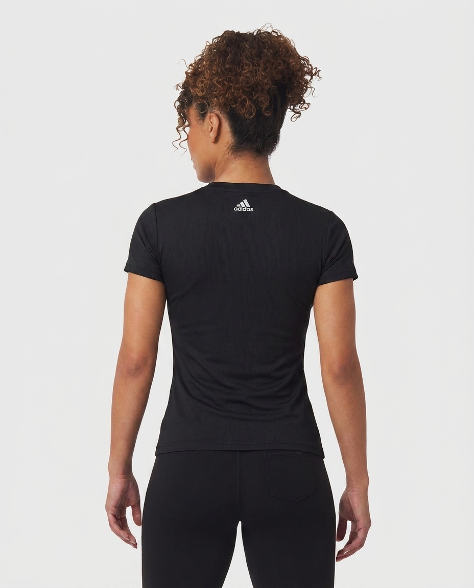 Camiseta Negra Dama Alum - Espalda on-model